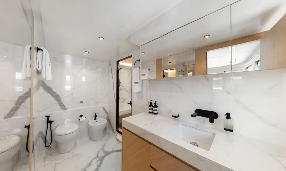 Bluestone, 2023 Majesty Yachts, photo 17