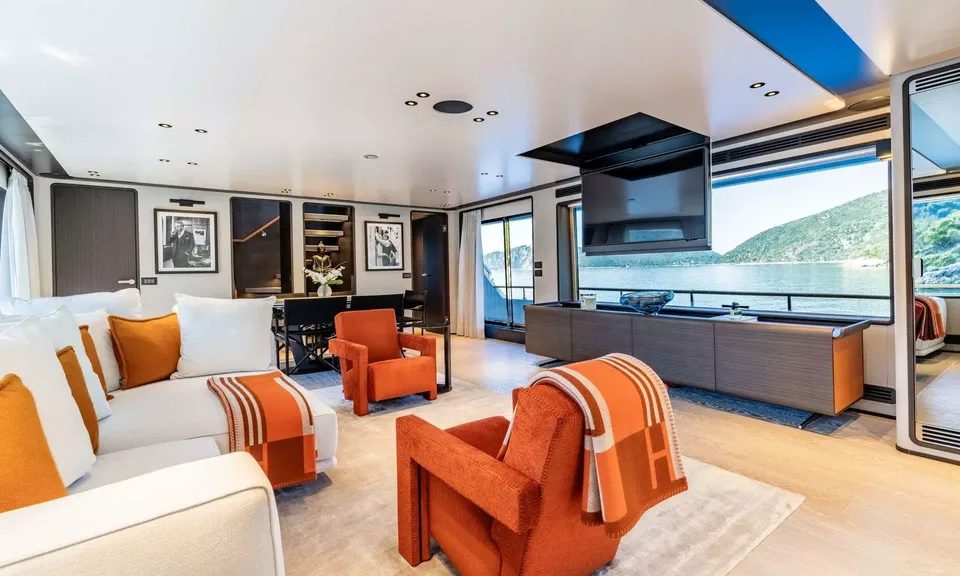 At One, 2024 Custom Line Navetta 30, photo 3