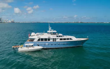 Silver Seas by Burger – Private Superyacht Charter in Harbour Island