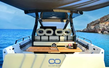 Big Baloon by Seanfinity – Private Power Boat Charter in the Cayman Islands
