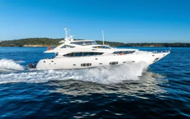 Chaos by Sunseeker – Private Motor Yacht Charter in the Whitsundays