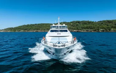 Chaos by Sunseeker – Private Motor Yacht Charter in the Whitsundays