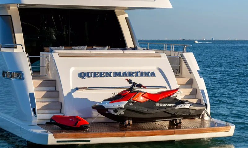 Queen Martina image 25