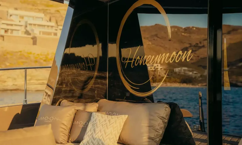 Honeymoon image 4