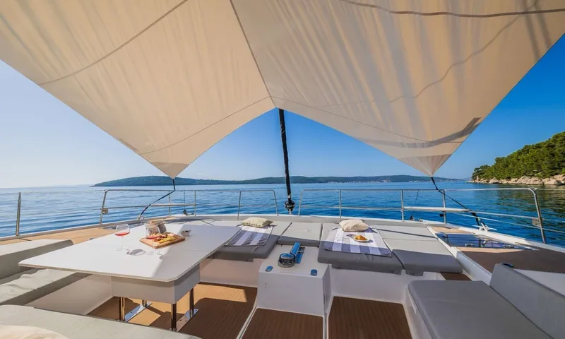 Ocean Lounge image 5