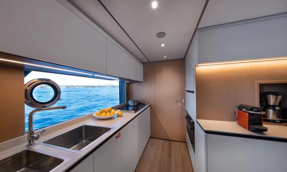 Spica, 2023 Ferretti 1000, photo 8
