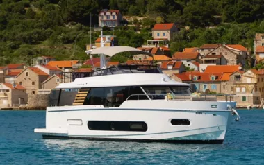 Olivia Magellano by Azimut – Private Motor Yacht Charter in Split