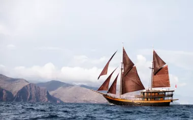 Dunia Baru by Konjo Boat Builders – Private Superyacht Charter in Palau