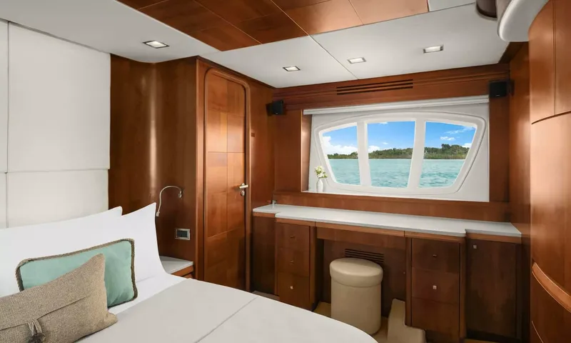 Azimut image 19