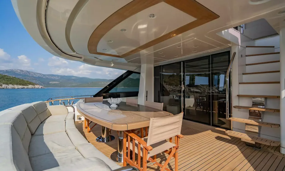 Bella Luna, 2016 Monte Carlo Yachts MCY 86, photo 8