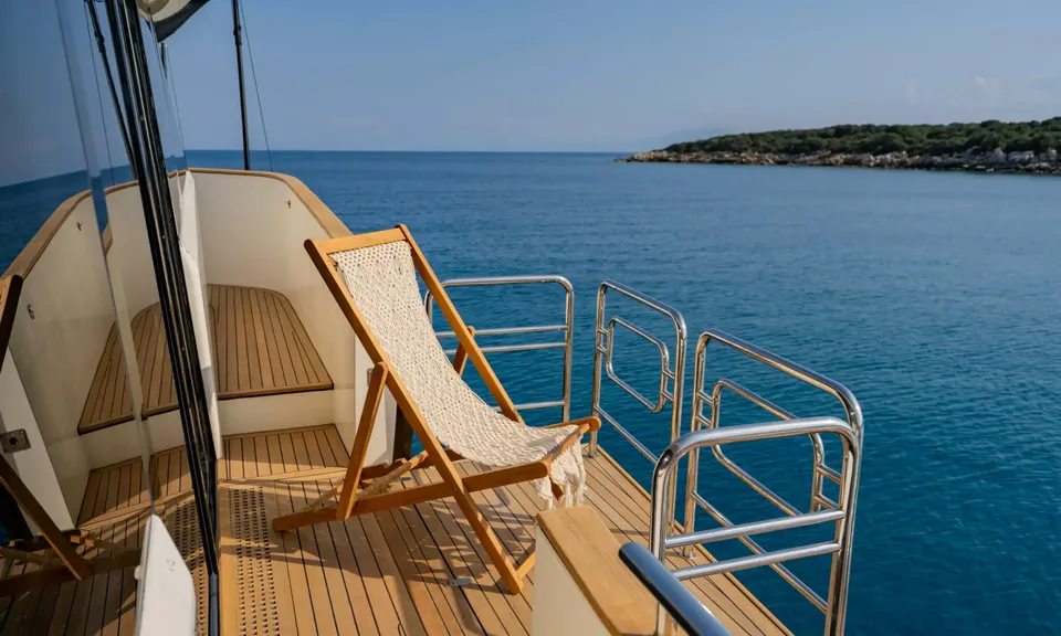 Bella Luna, 2016 Monte Carlo Yachts MCY 86, photo 11