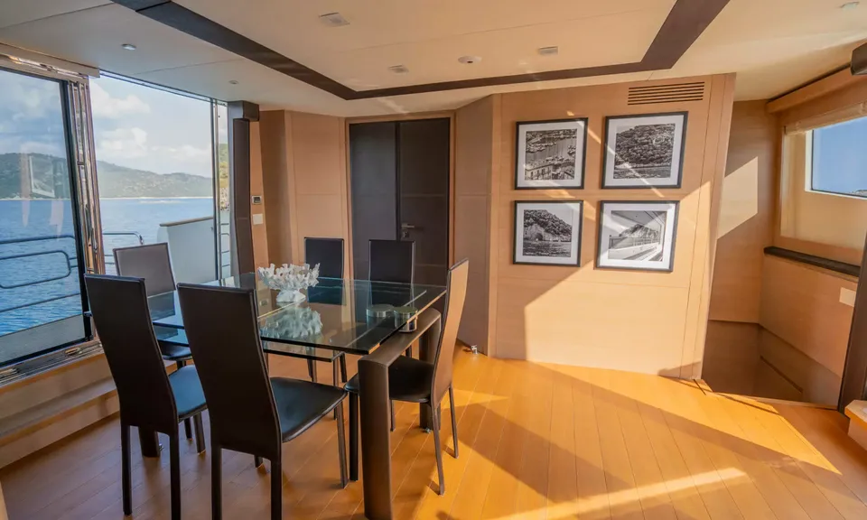 Bella Luna, 2016 Monte Carlo Yachts MCY 86, photo 13