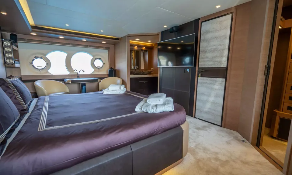 Bella Luna, 2016 Monte Carlo Yachts MCY 86, photo 18