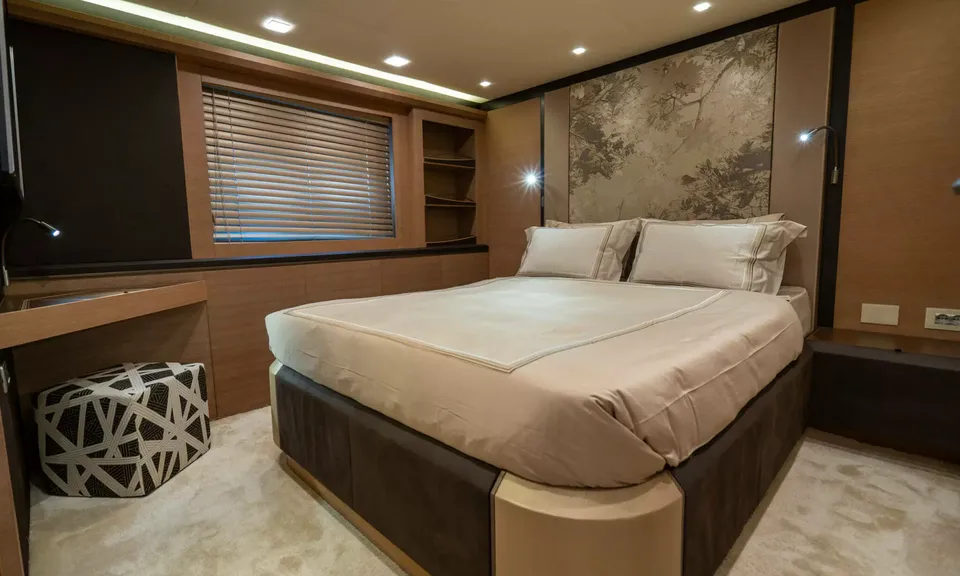 Bella Luna, 2016 Monte Carlo Yachts MCY 86, photo 21