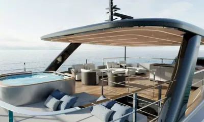 MIIA: Ponte superiore con idromassaggio, sedute imbottite e lounge sotto un hardtop curvo