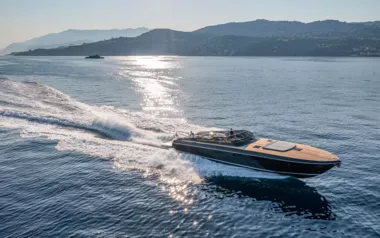 Spectre I by Itama – Private Power Boat Charter in St Tropez