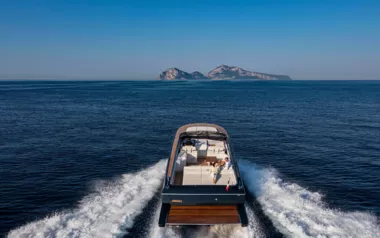 Spectre I by Itama – Private Power Boat Charter in St Tropez