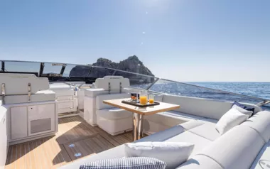 Spectre I by Itama – Private Power Boat Charter in St Tropez