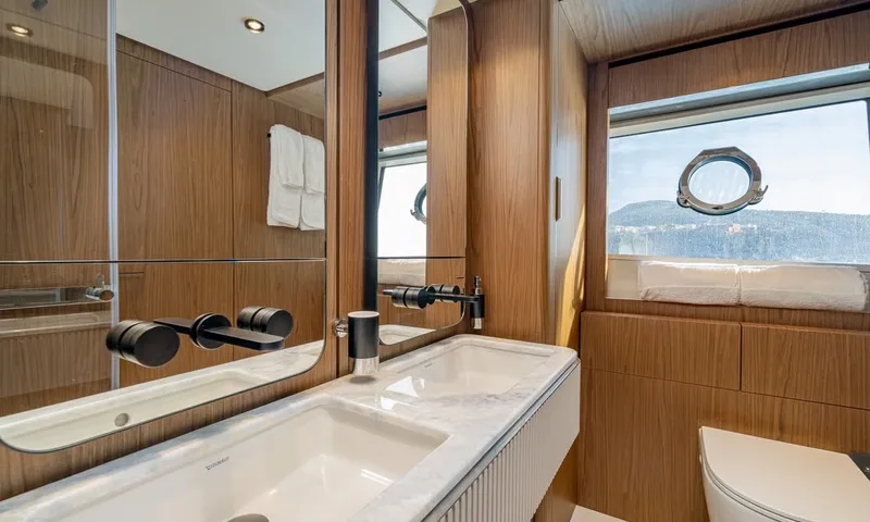 Sea Diamond image 17