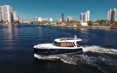 EV Arcadia by Greenline Yachts – Private Power Boat Charter in the Whitsundays