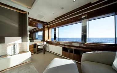 Velocity von Mangusta, privater Superyacht Charter in Weltweit