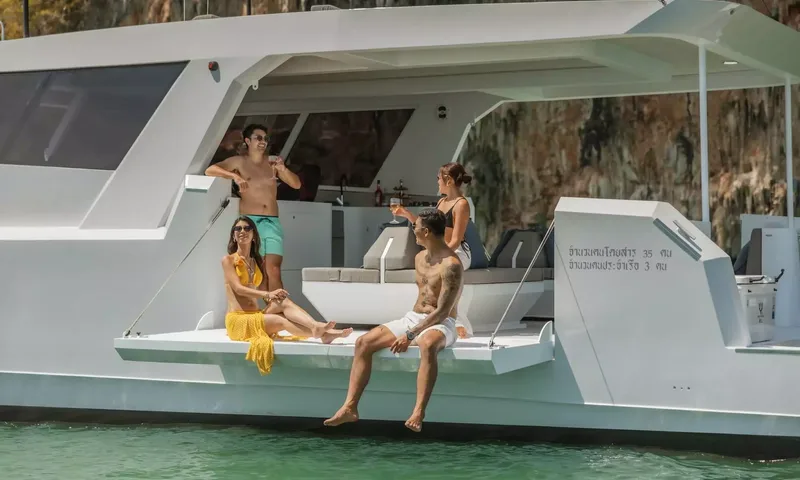 Prada image 4