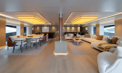 Seawolf X: Open saloon with dining table on one side and lounge sofas on the other