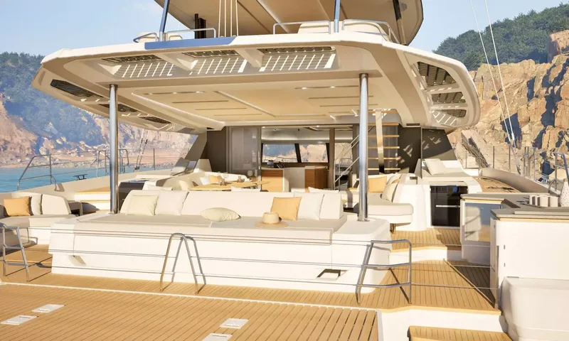 Elly II: Aft deck with lounge sofa under the flybridge overhang, open to the saloon
