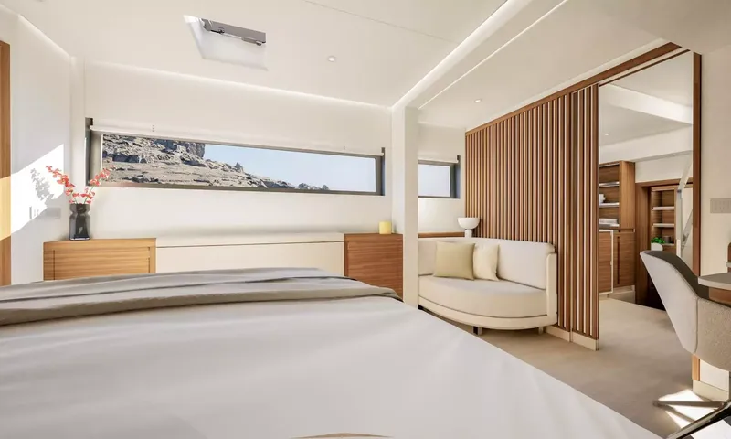 Elly II: Cabin with bed, small sofa, long hull window and slatted wood partition