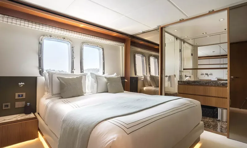 Kristo: Double cabin in soft grey tones with two portholes and an open ensuite