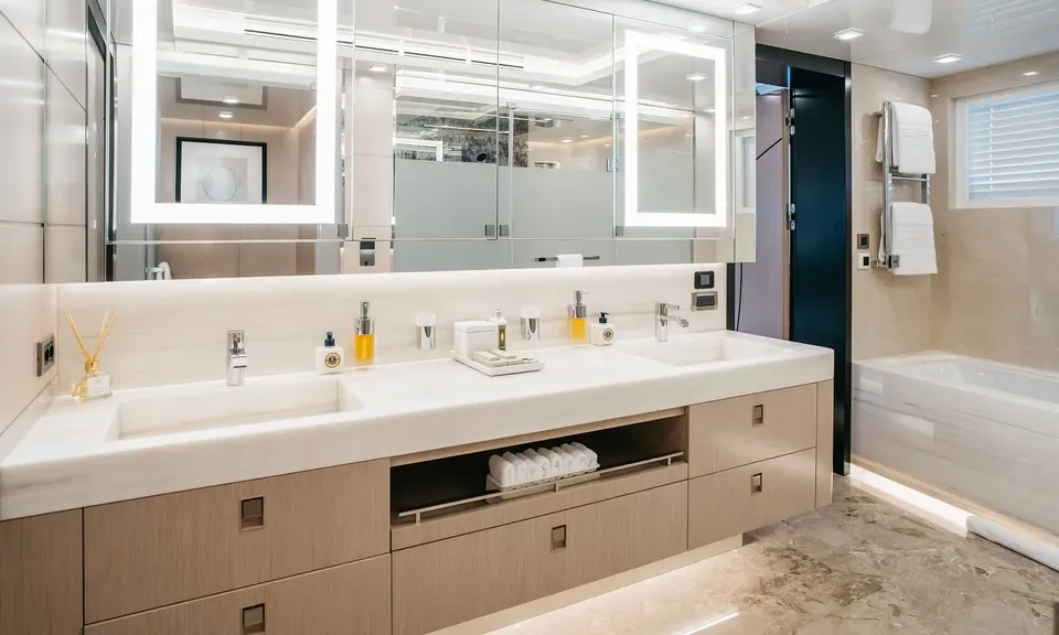 Heeus, 2023 Bering Yachts 145, photo 18