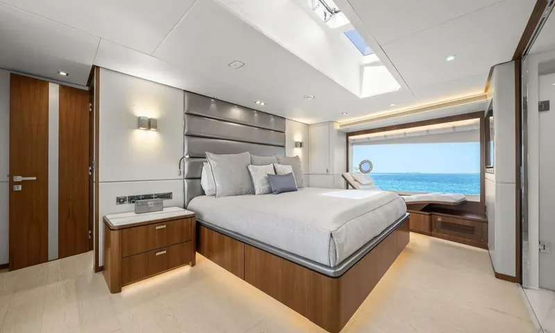 Louder: Cabin with double bed, padded headboard, skylight and a window seat facing the sea