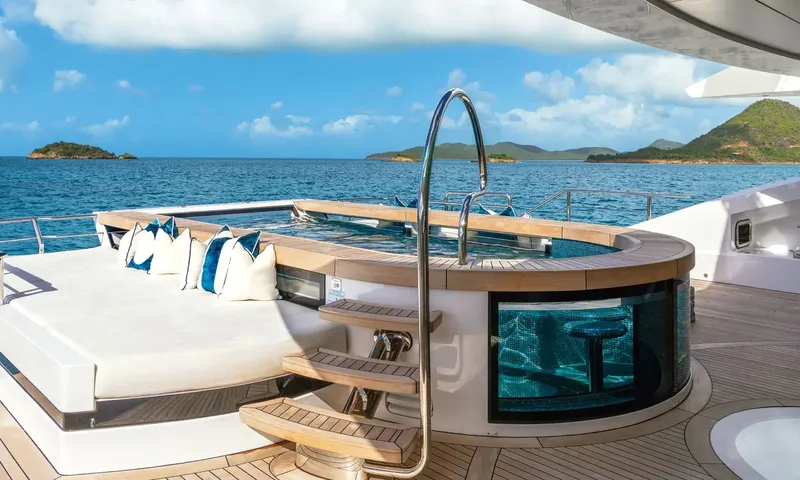 Amor à Vida: Raised jacuzzi with glass side and steps beside a sunpad, islands across the sea