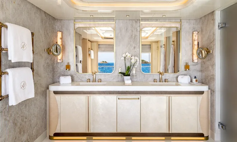 Amor à Vida: Marble bathroom with double vanity, twin mirrors and heated towel rail