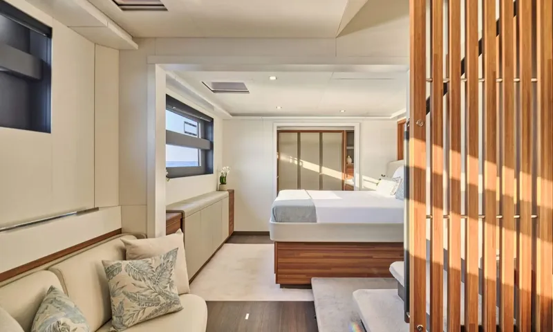 Alina: Bright cabin with double bed, sofa, built in storage and wooden slatted screen by the stairs