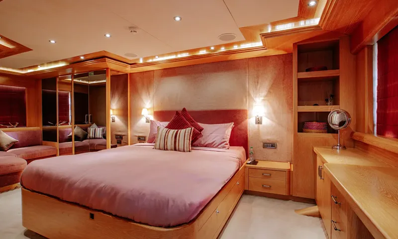 Indiana: Cabin with pink bedding, wood furniture, a vanity desk and a mirrored seating nook