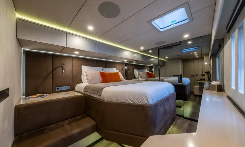 YGO: Cabin with double bed, orange cushion, mirrored wall and overhead hatch