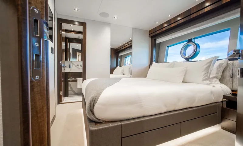 Nigora: Double cabin with porthole window and open door to an ensuite