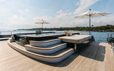 Loon by Icon Yachts – Private Superyacht Charter in Simpson Bay